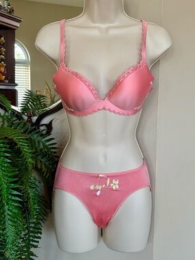 Victoria's Secret Angels Secret Embrace Push Up Bra Scallops & High Leg Panty